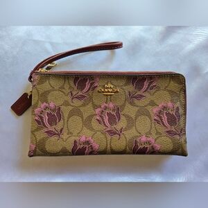 Coach Large Double Zip Wristlet/Clutch With Desert Tulip Print